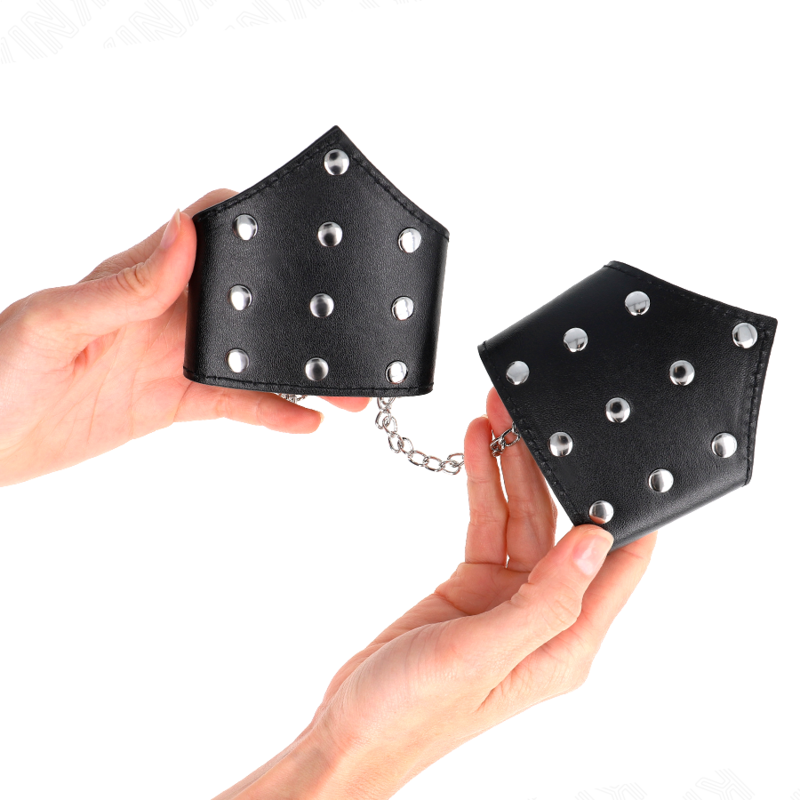 KINK - ARMBAND I SVART PUNKTSTYL MED JUSTERBAR KEDJA 17-23 CM X 8,5 CM